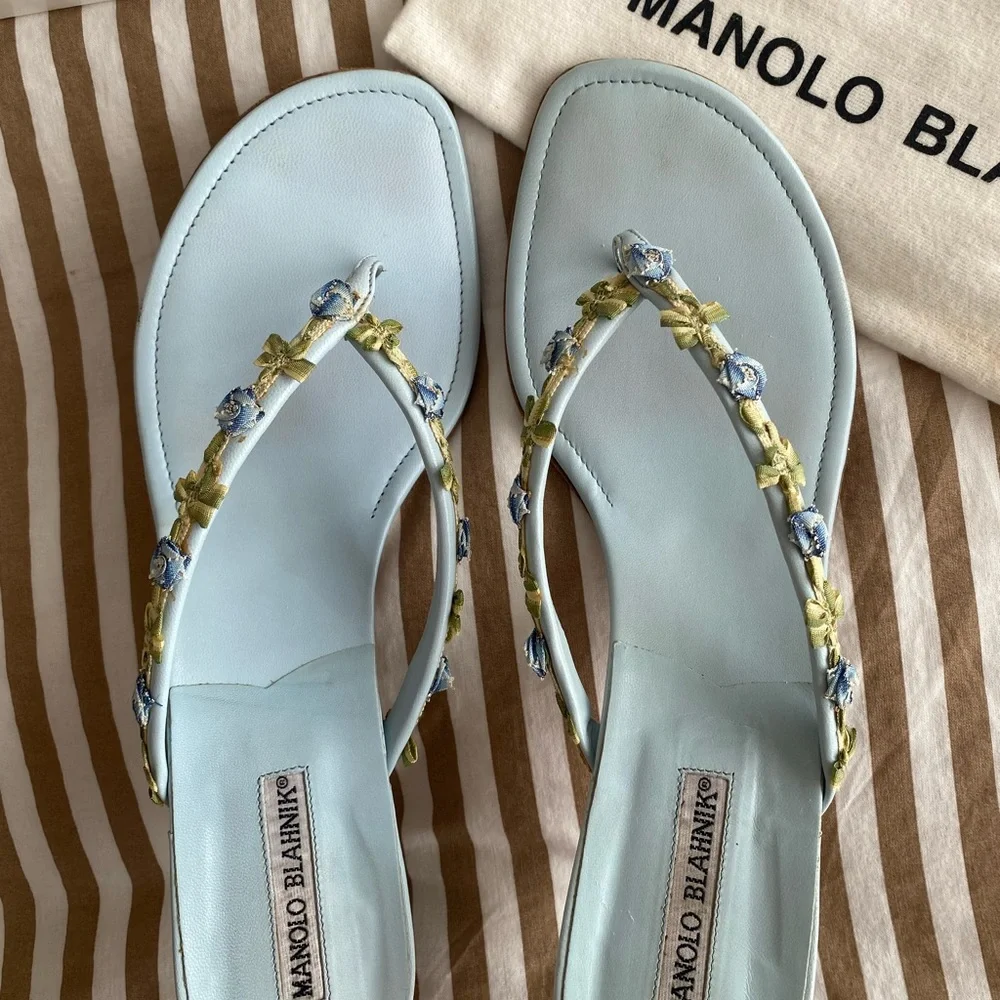 Vintage Manolo Blahnik Blue floral thong sandal heels - Picture 2 of 9